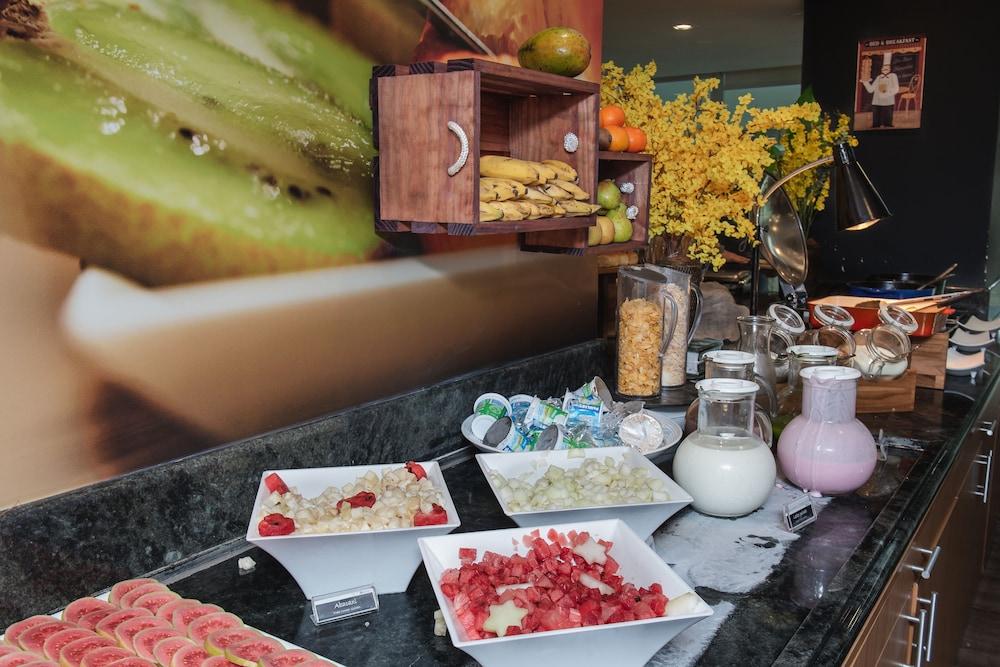 Ibis Santos Dumont Hotel 3*