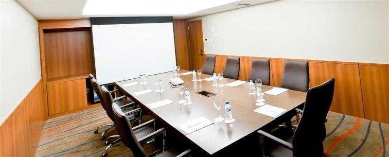 Ibis Santos Dumont Hotel 3*